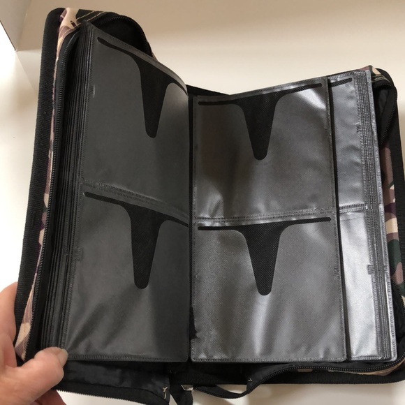 💥Host Pick💥 - Case for CDs or DVDs - Picture 7 of 16